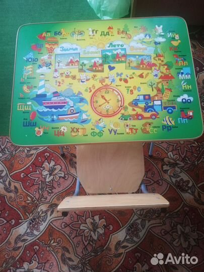 Письменный стол для школьника