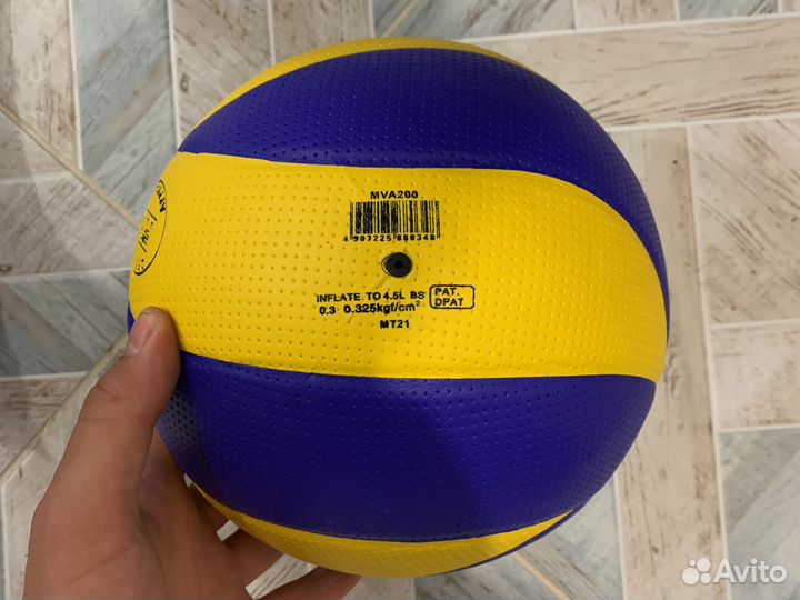 Волейбольный мяч Mikasa MVA200