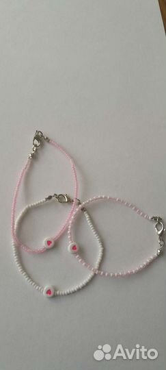 Набор браслетов из бисера