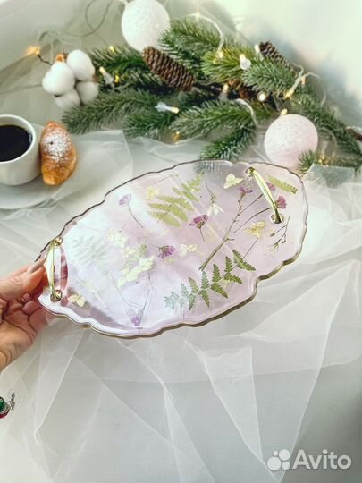 Поднос с цветами из эпоксидной смолы