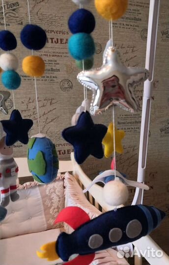 Музыкальный мобиль на кроватку