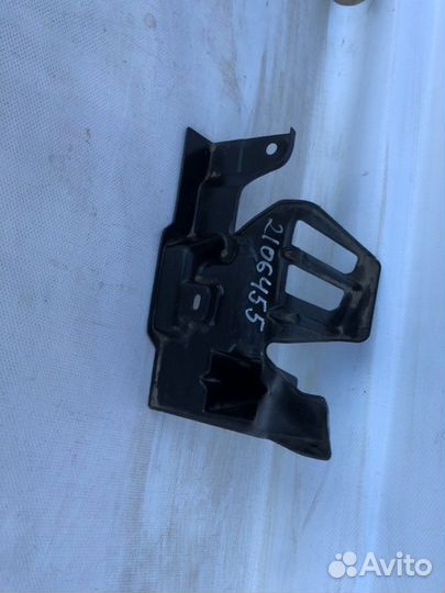 Кронштейн крепления радиатора передний правый