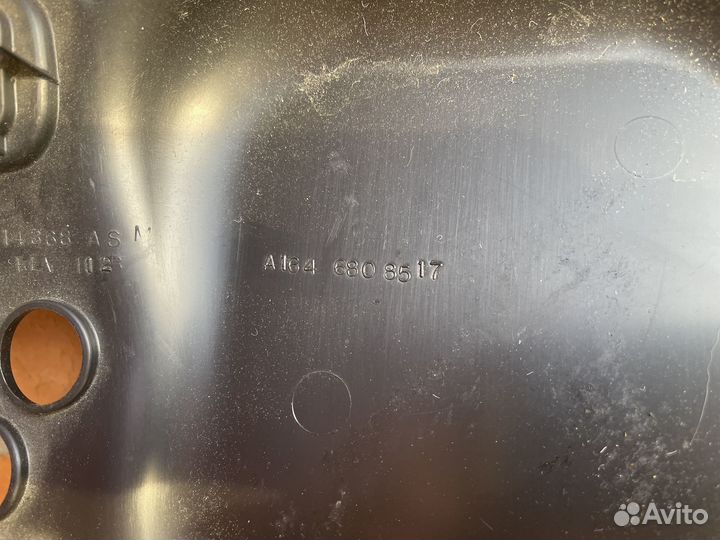 Накладка на торпедо правая нижняя ML W164