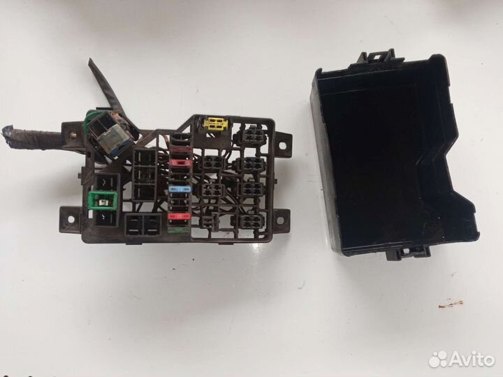 Блок предохранителей Паджеро 2