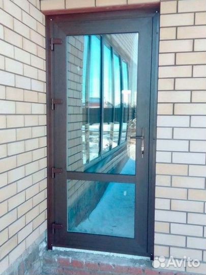 Дверь пластиковая / входная группа