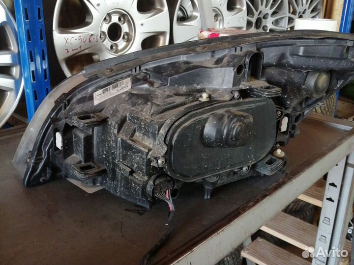 Фара галоген правая на volvo s 60 2