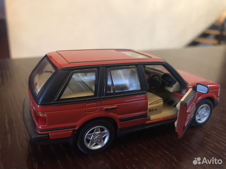 Модель автомобиля1-43 Rover