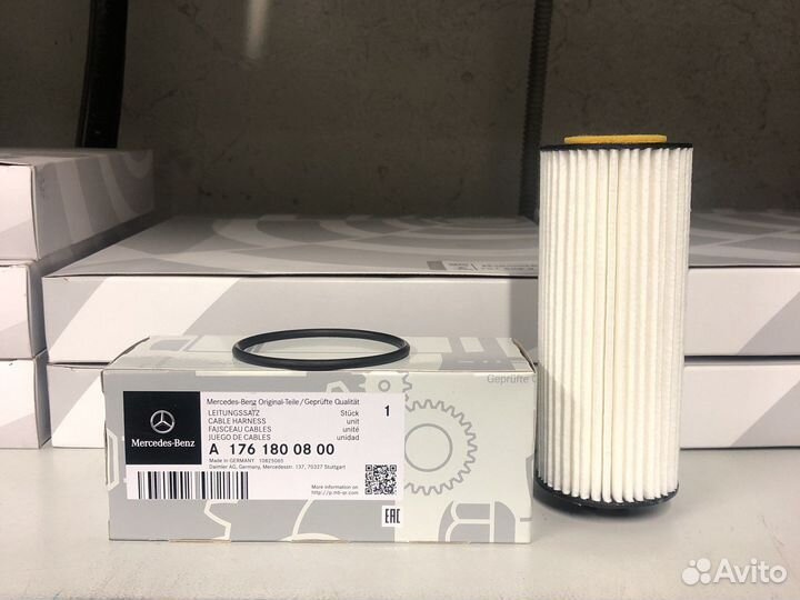 Масляный фильтр Mercedes-Benz A1761800800