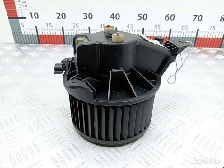 Моторчик печки для Opel Corsa D 77366904