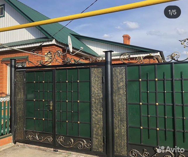 Ворота с элементами ковки
