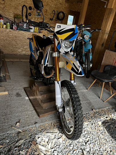 Мотоцикл Racer Enduro 300