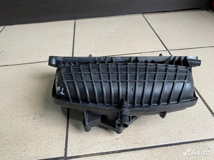 Впускной коллектор Volkswagen Tiguan