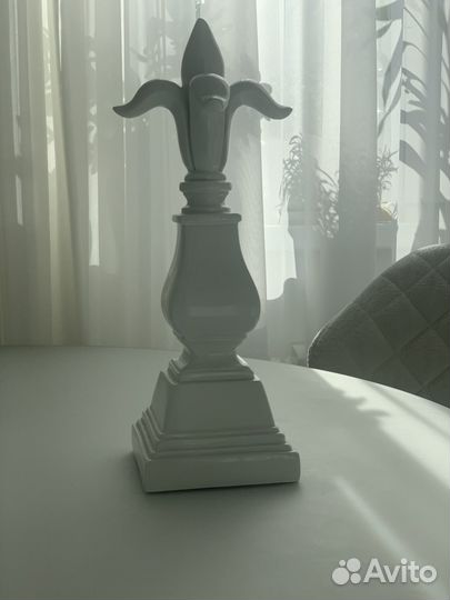 Статуэтка королевская лилия