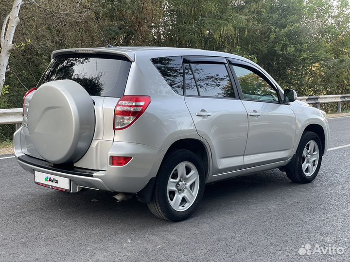 Toyota RAV4, 2010