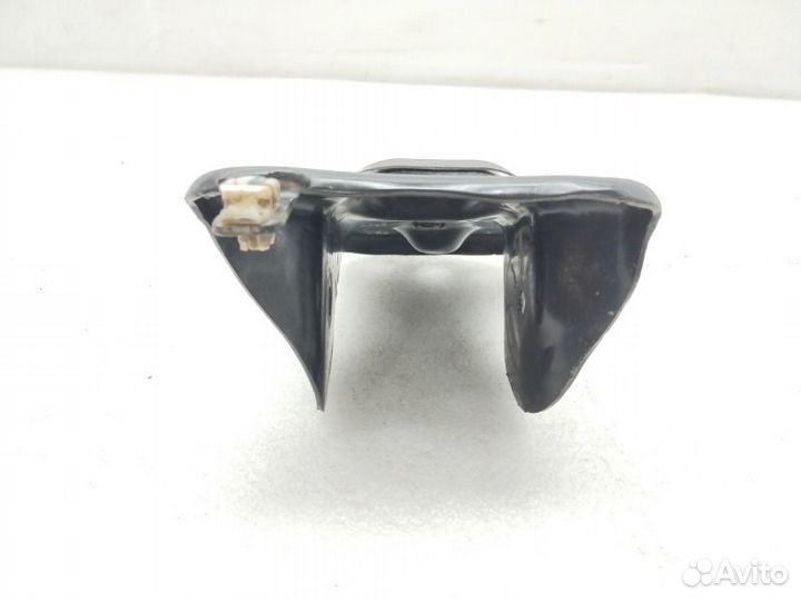 Кронштейн балки задний правый Skoda Octavia A7