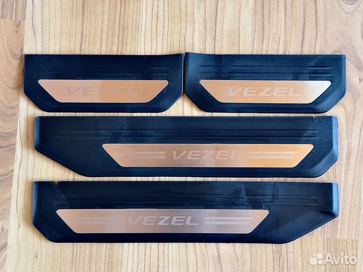 Накладки на пороги honda vezel