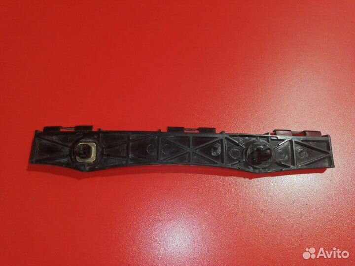 Кронштейн бампера задний правый Lexus Is250 GSE20