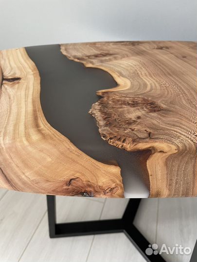 Стол журнальный натуральное дерево смола лофт