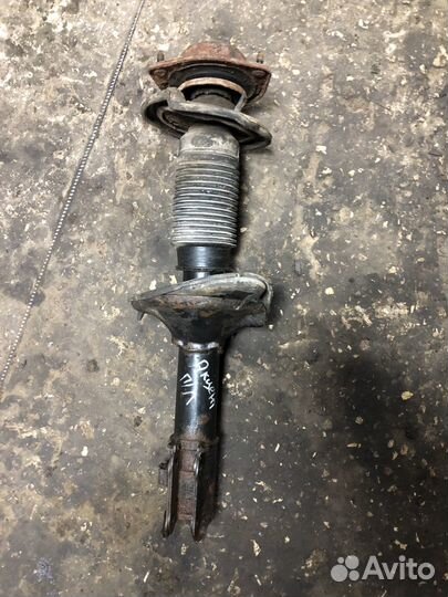 Передняя стойка амортизатора Hyundai Accent 2