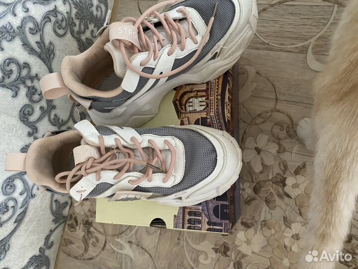 Кроссовки летние