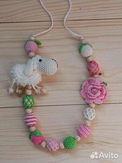 Слингобусы с игрушкой / Бусы детские для девочки