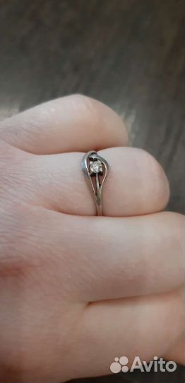 Серебряное кольцо с фианитом