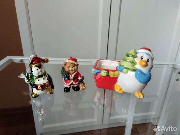 Свеча и фигурки новогодние