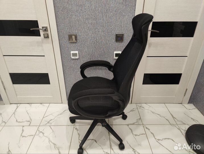 Компьютерное кресло Syrrika черное