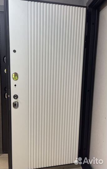 Дверь входная Вертикаль