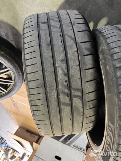 Pirelli P Zero PZ4 275/35 R20 и 285/35 R20 104Y