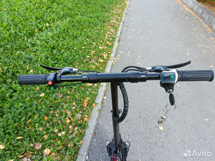 Электросамокат с сиденьем бу 2 месяца