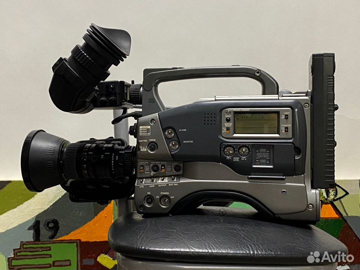 Видеокамера JVC GY-DV 500