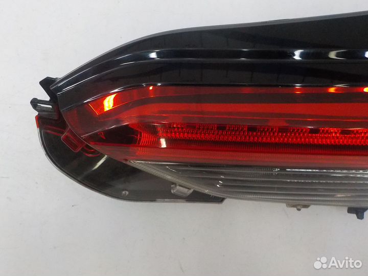 Фонарь задний правый внутренний Toyota RAV-4 2019