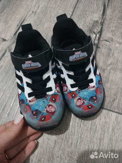 Кроссовки adidas