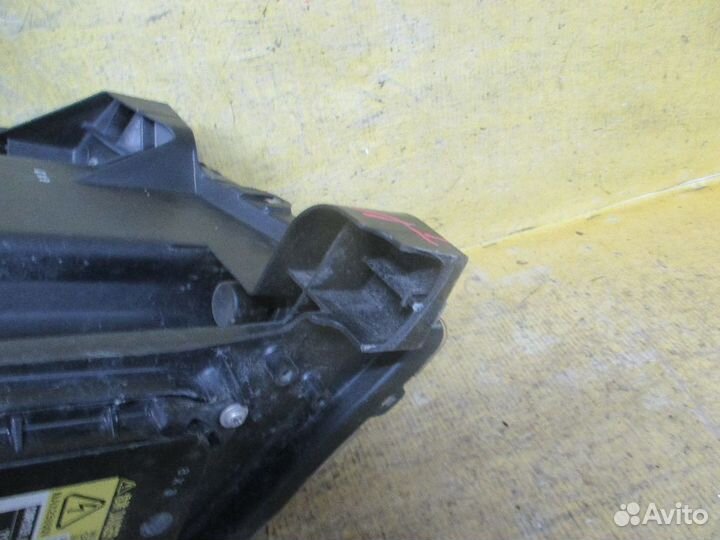 Фара Toyota Noah ZRR70W (Левое)