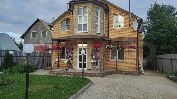 Дом 277,7 м² на участке 12 сот.