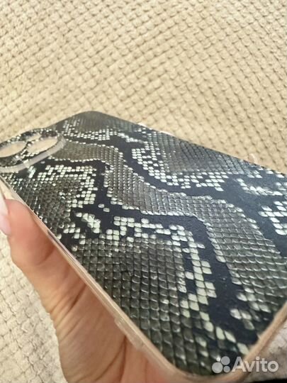 Чехол на iPhone 15 с принтом змеи