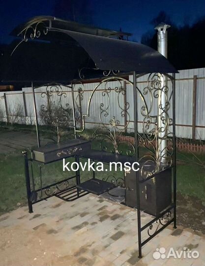 Мангал с крышей