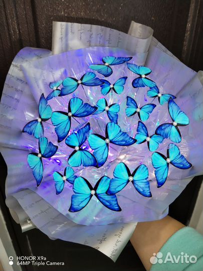 Композиции из светящихся бабочек