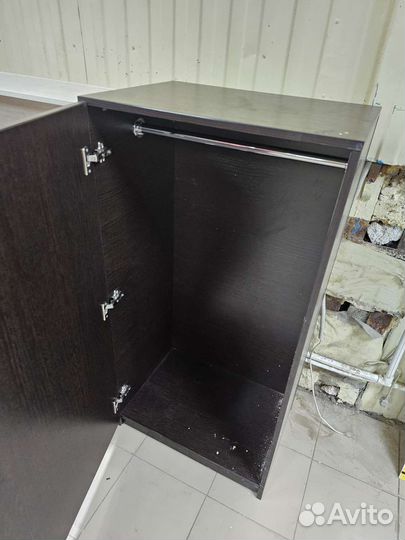 Стеллаж стол ресепшен и шкафы кресла