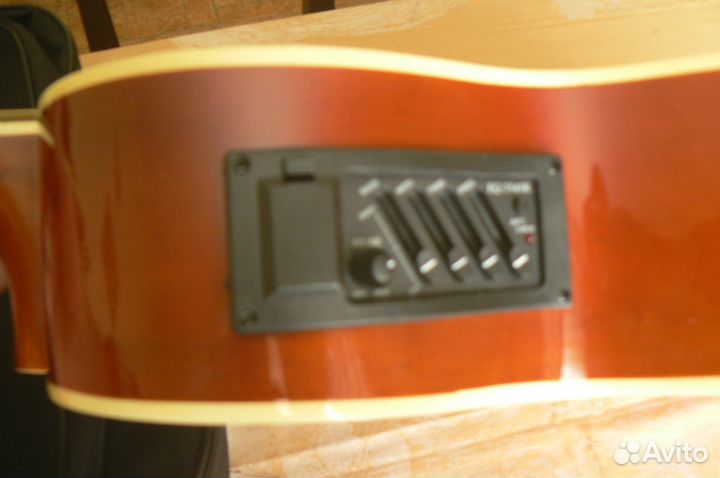 Акустическая гитара шестструнная