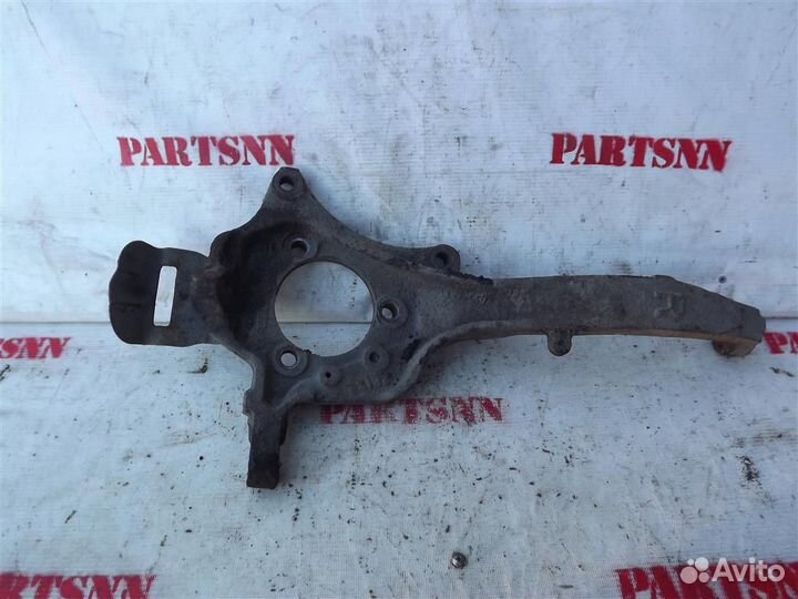 Кулак передний правый Додж Стратус