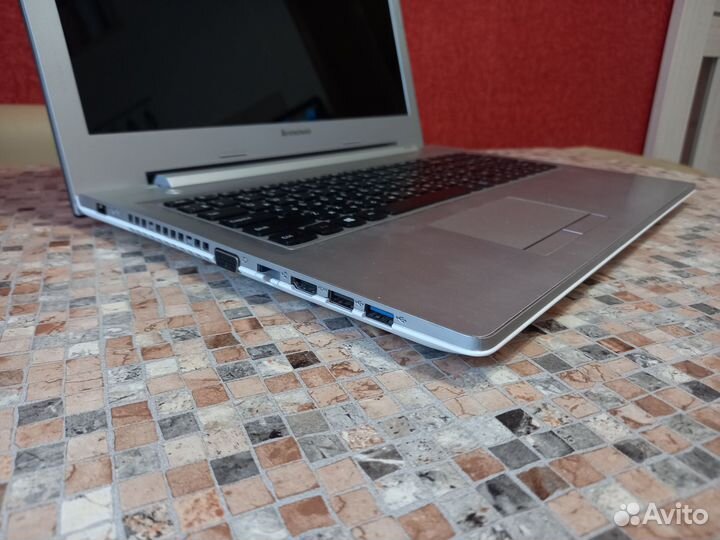 Lenovo intel core i3/GeForce 840m