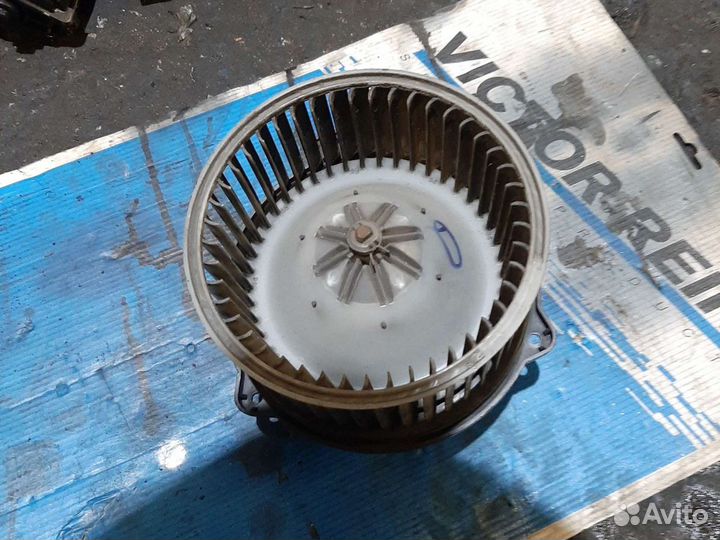 Моторчик печки Мицубиси Спейс Стар Каризма