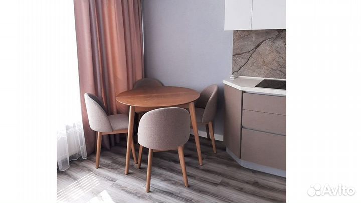 Стол и стулья для кафе и ресторана