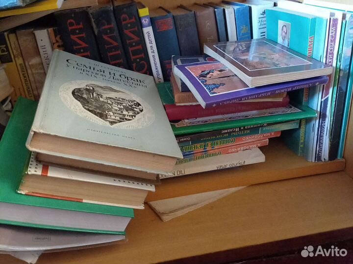 Много разных книг