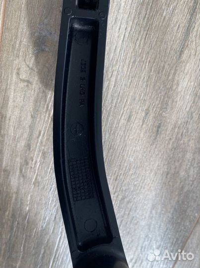 Поводок стеклоочистителя правый