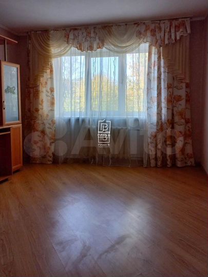 Комната 27,7 м² в 5-к., 2/4 эт.