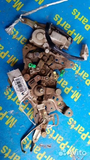 Замок двери задний правый Mazda Mpv LW3W