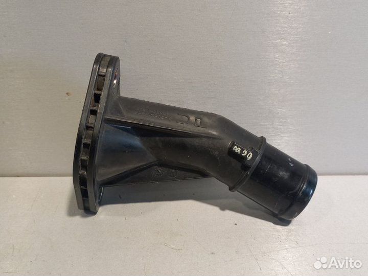 Фланец системы охлаждения Kia Rio седан G4FC 2016